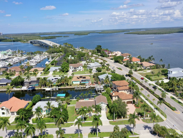 Canal Front 4 Bedroom Vacation Home Sleeps 10 Marco Island